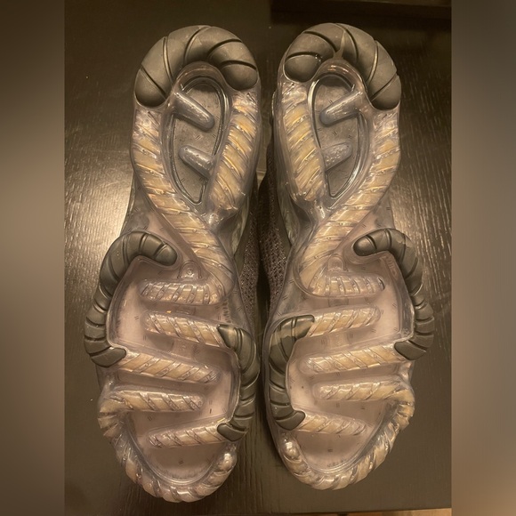 Men’s Fly Knit Nike Sneakers in black/gray - Picture 5 of 7